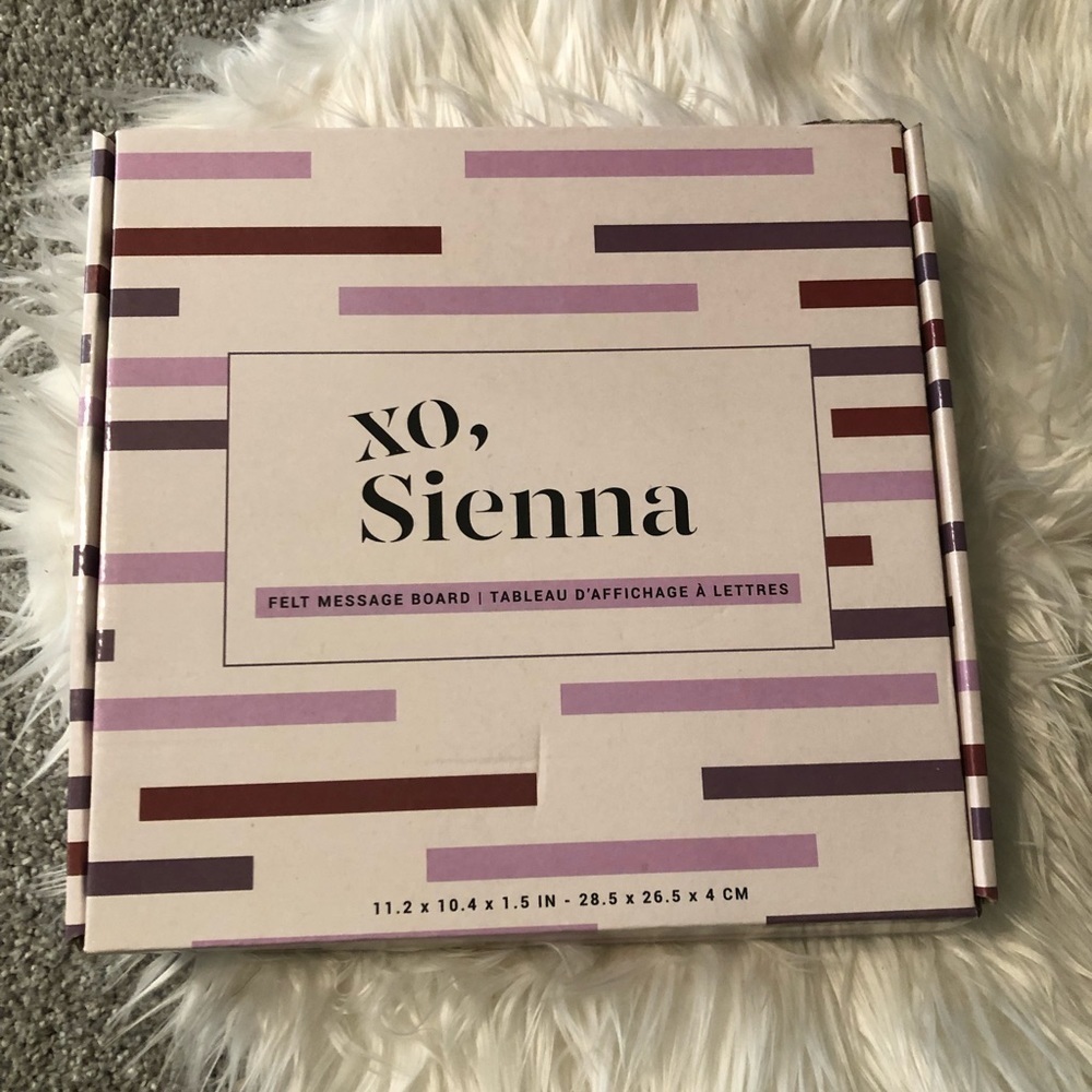 XO, Sienna Black Felt Letter Board Natural Pine